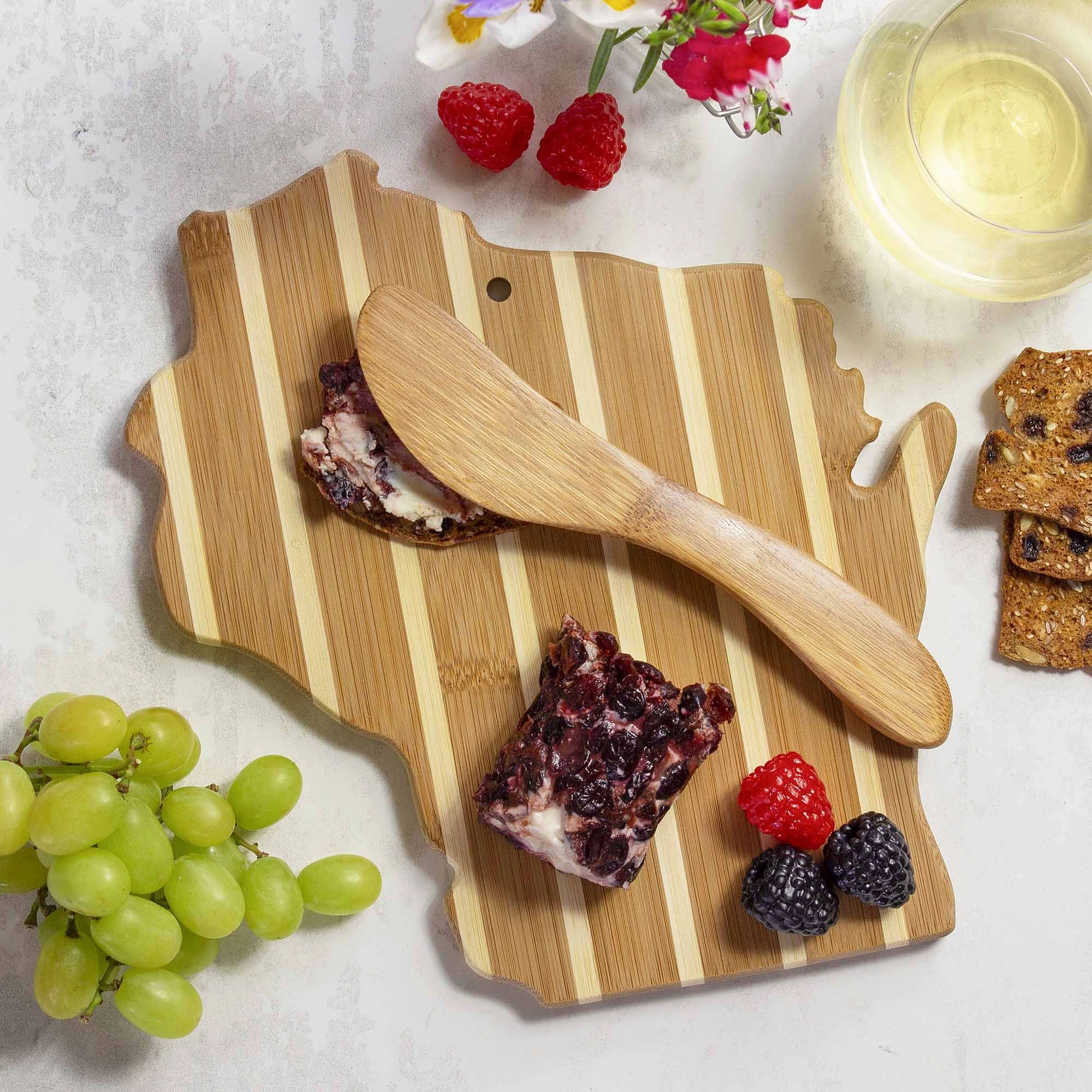 Wisconsin Serving Board with Spreader Knife Gift Set