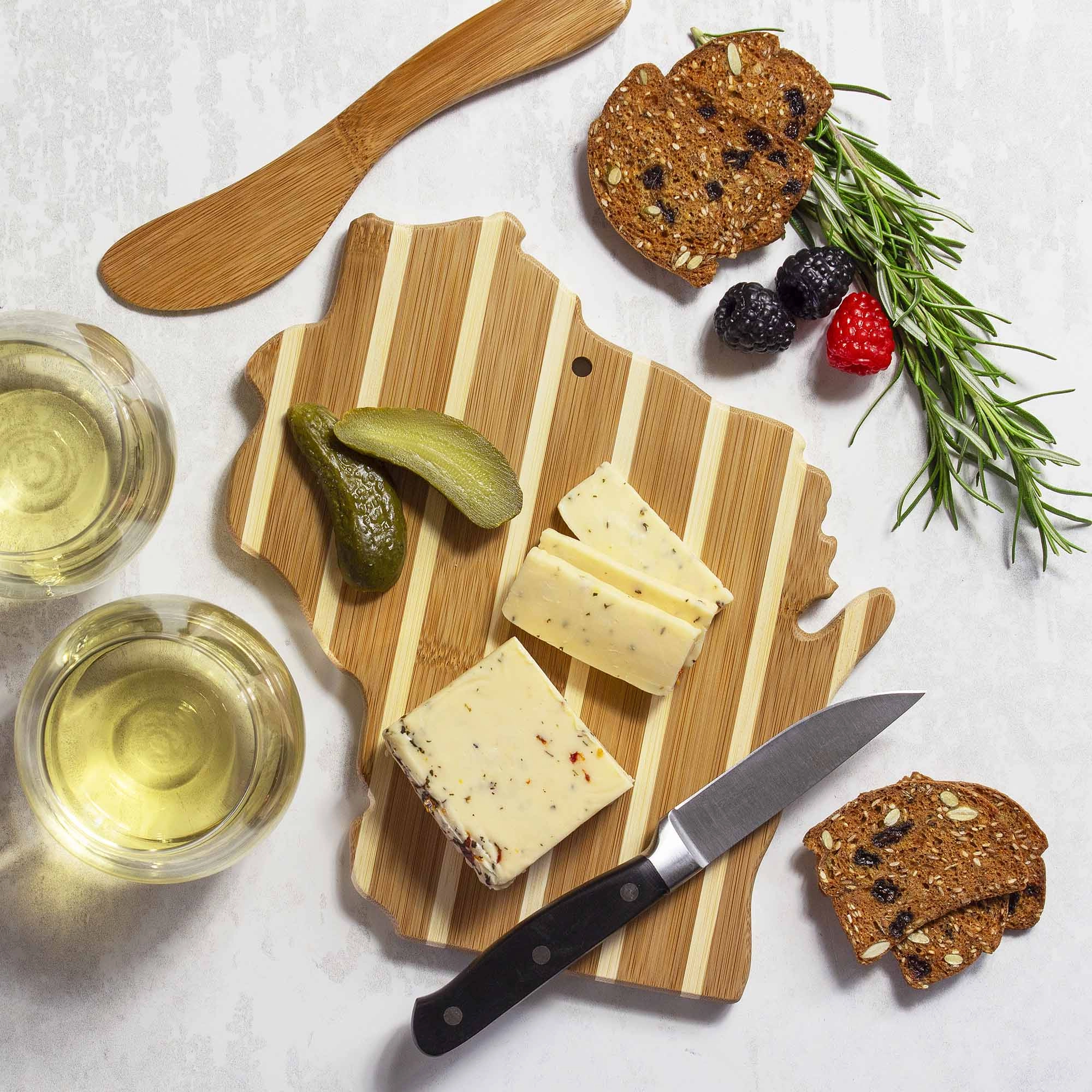 Wisconsin Serving Board with Spreader Knife Gift Set