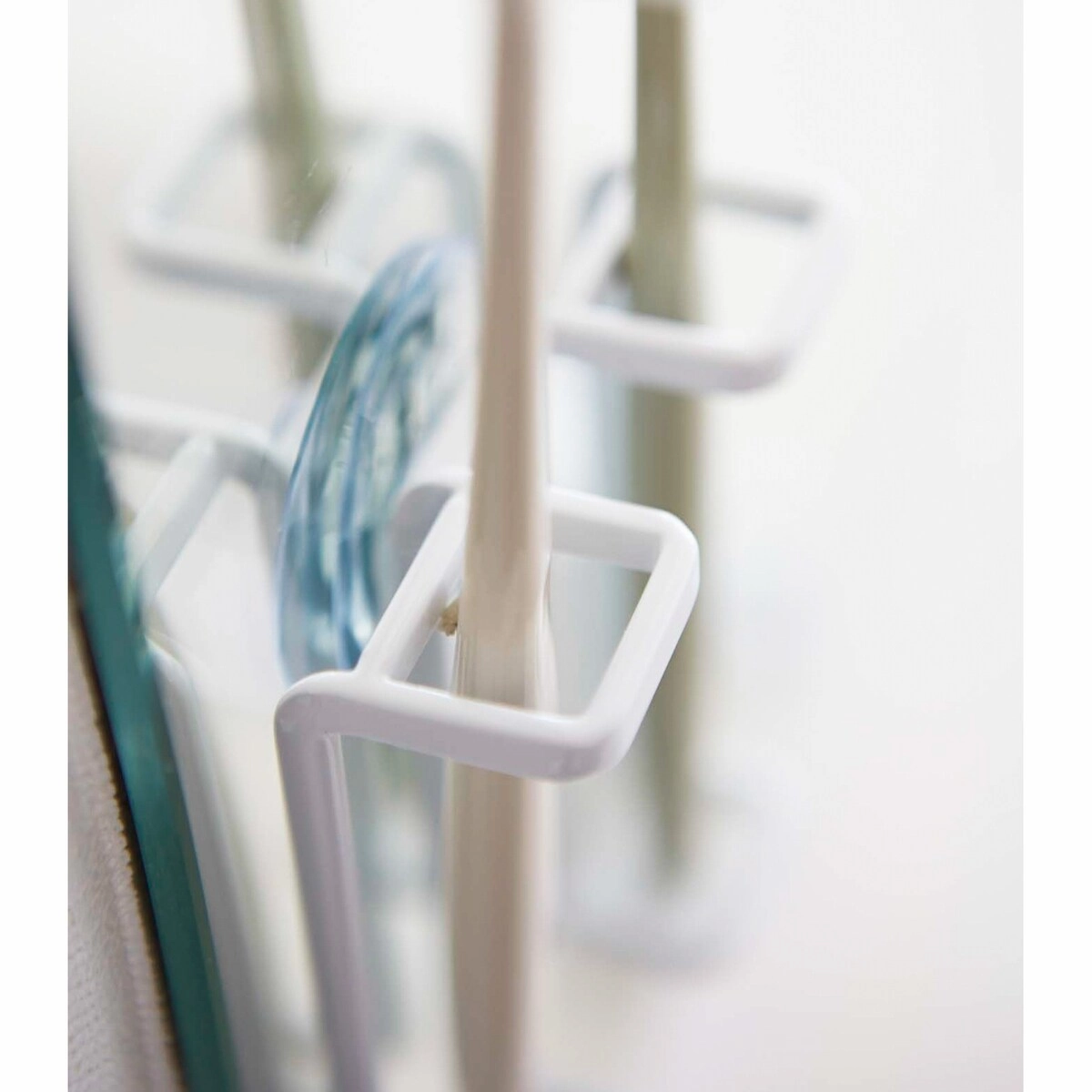 Yamazaki Home Toothbrush Holder, Steel, Holds 0.55 lbs - L 1.18 x W 3.07 x H 3.74 inches